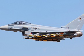 kaiyun体育app-中国足球运动员海外发展观察：机遇与挑战，中国足球队员在国外效力