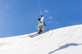 开云体育下载官网-球队结束连续客场之旅迅速恢复体能备战关键主场对决，球员赛后恢复